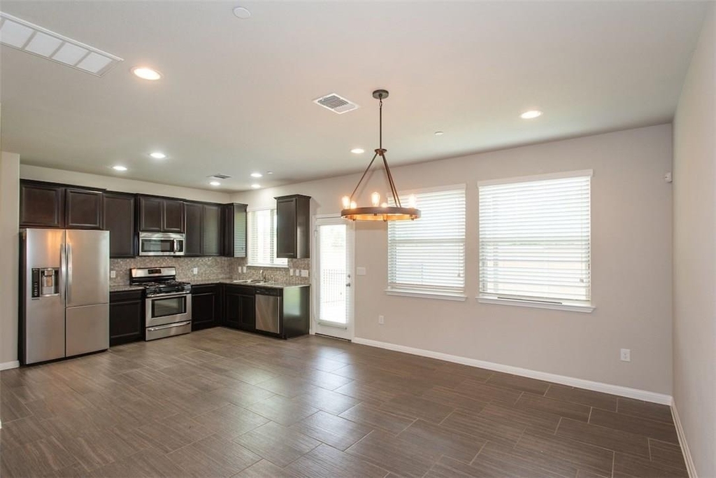 1001 Zodiac Ln - Photo 3