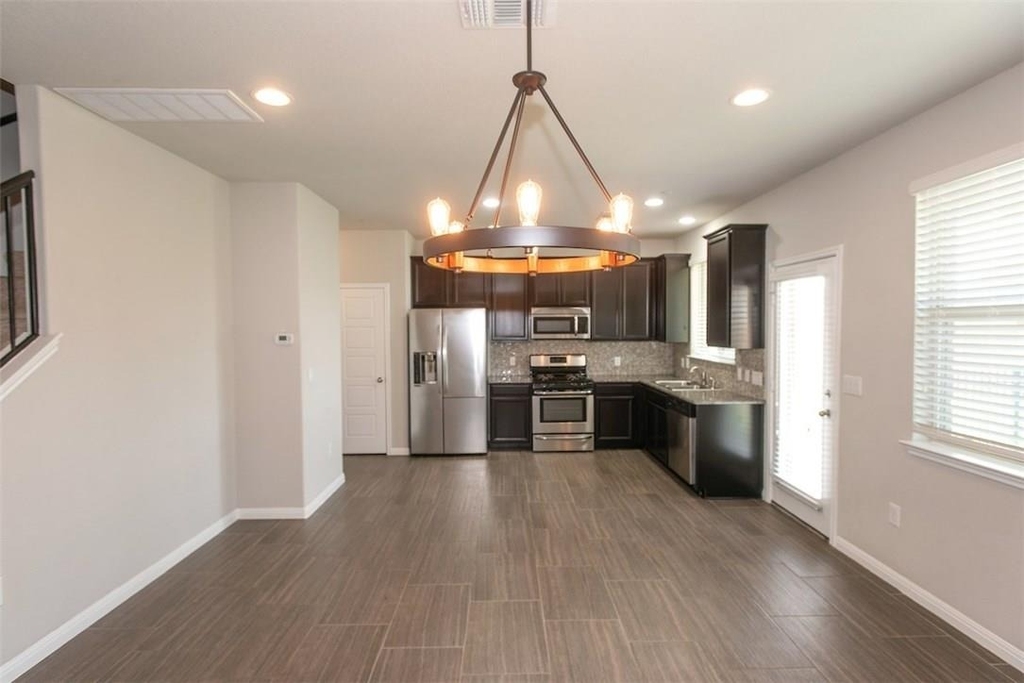 1001 Zodiac Ln - Photo 5