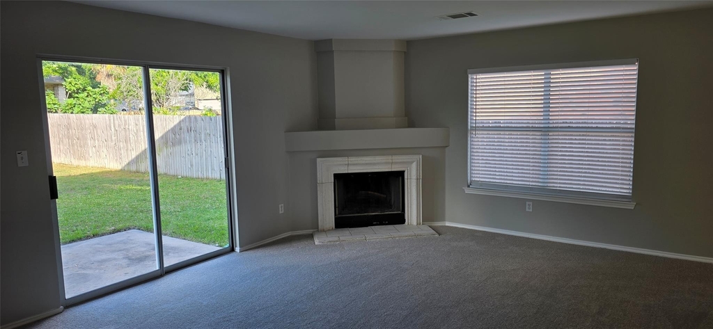 3037 Bradford Park Dr - Photo 6