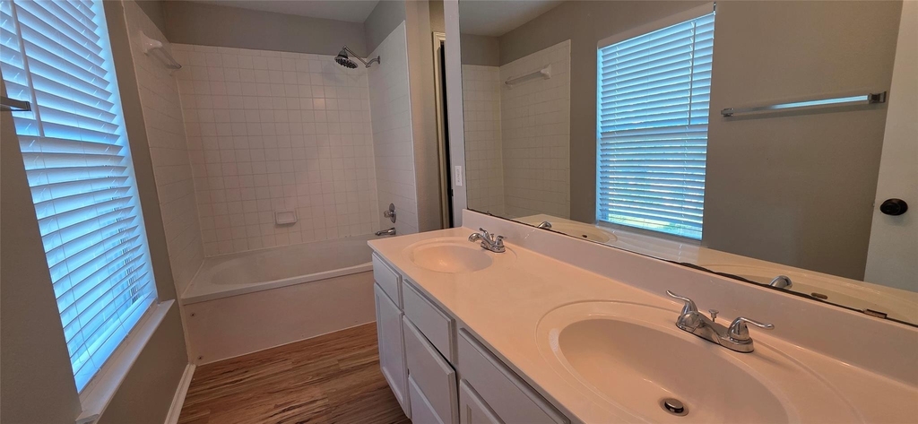 3037 Bradford Park Dr - Photo 17