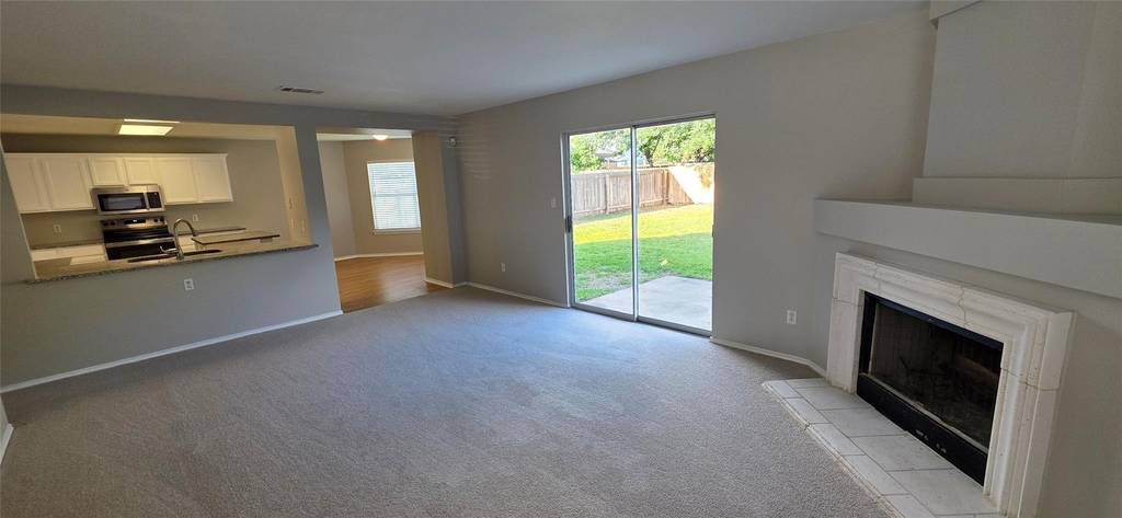 3037 Bradford Park Dr - Photo 4