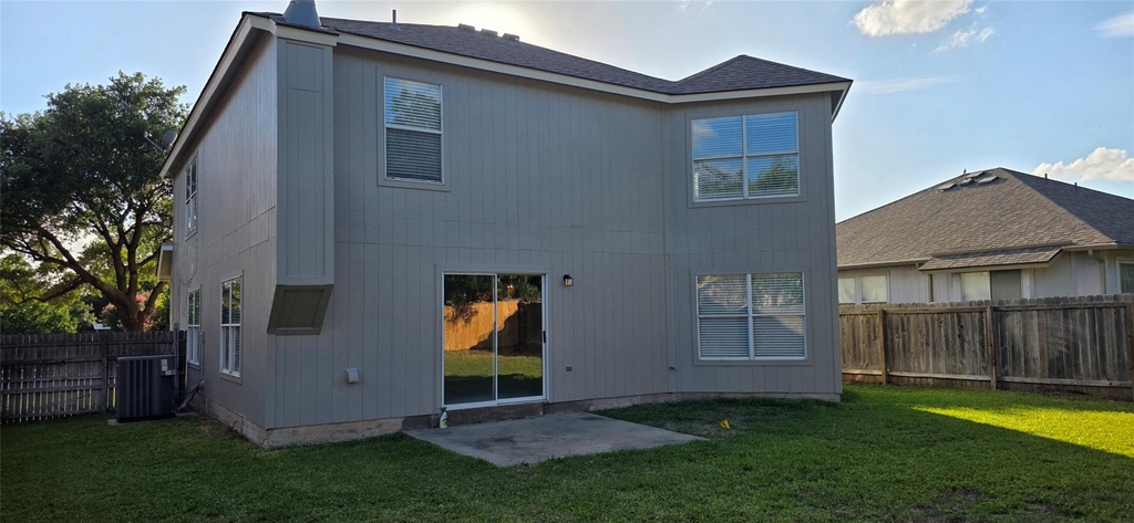 3037 Bradford Park Dr - Photo 21