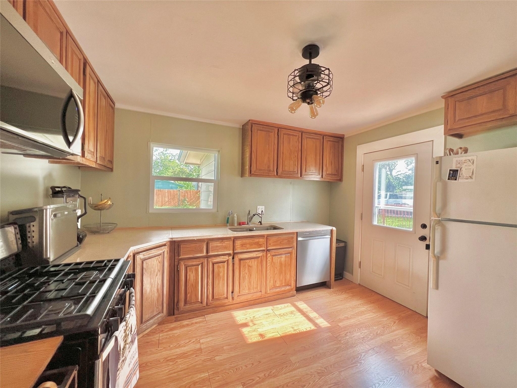6615 Galindo St - Photo 3