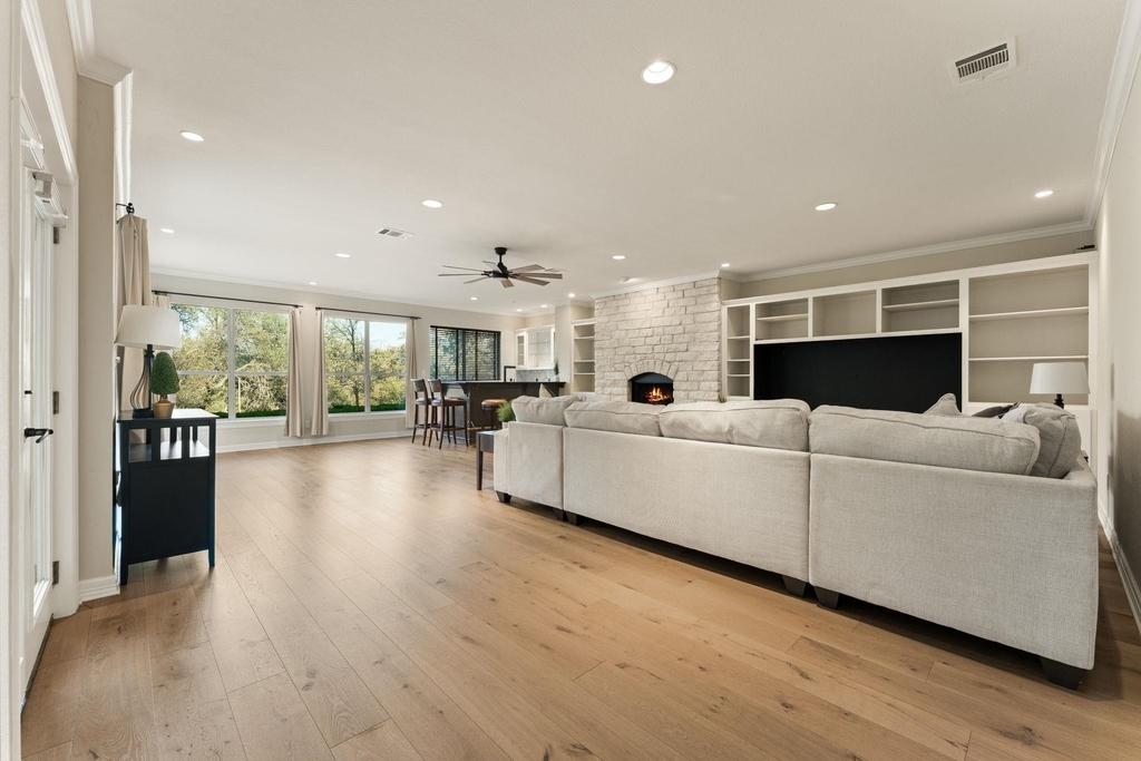 2016 Lakeway Blvd - Photo 2