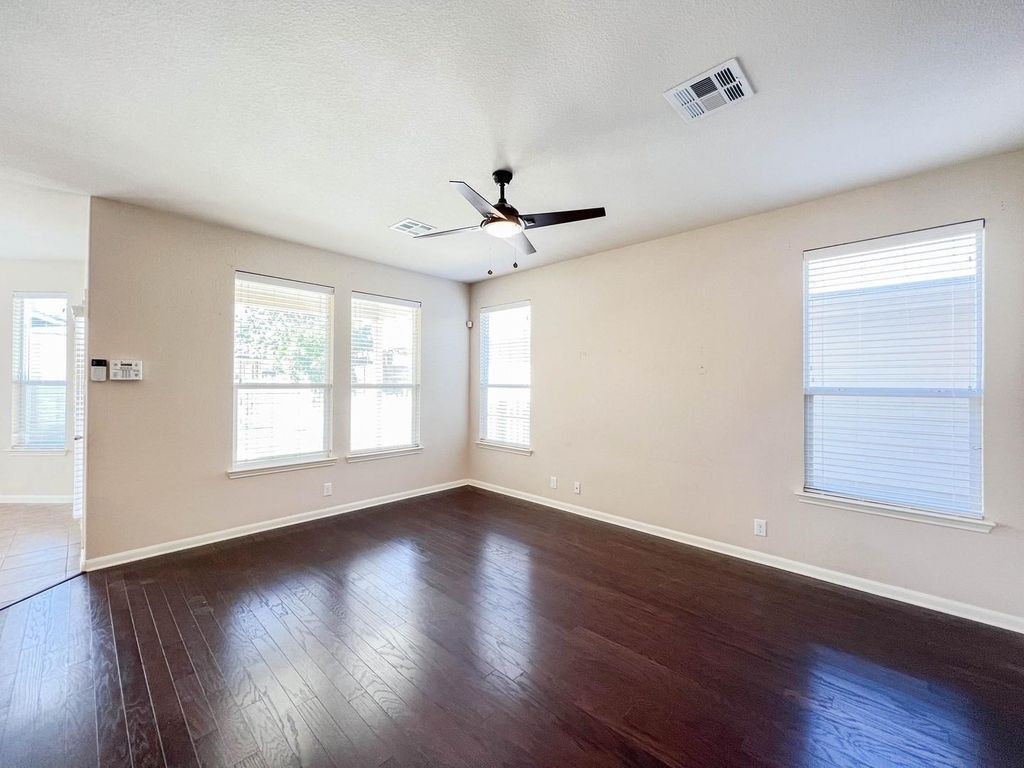921 Heritage Springs Trl - Photo 10