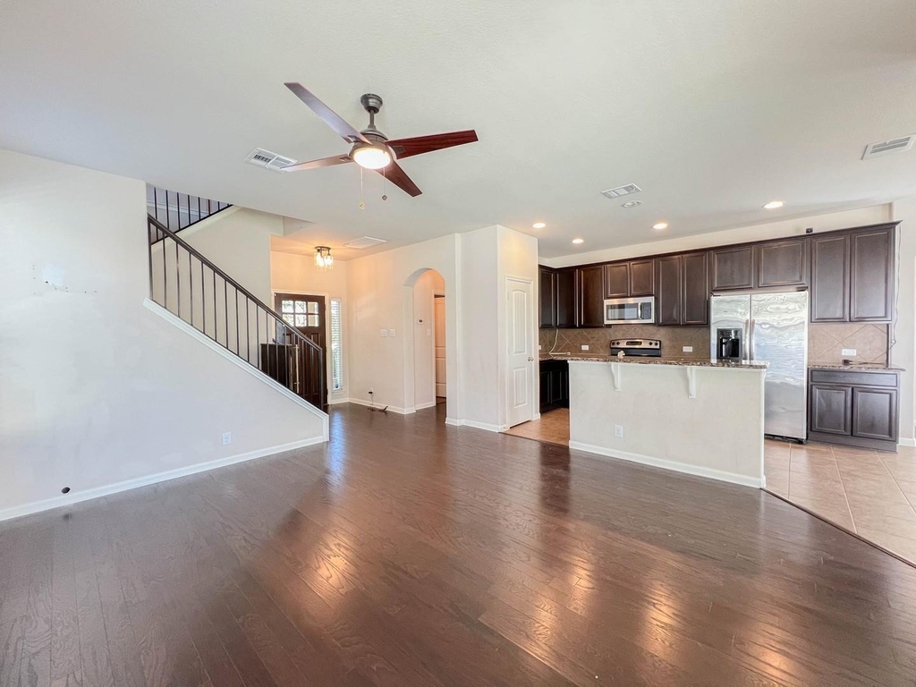 921 Heritage Springs Trl - Photo 4