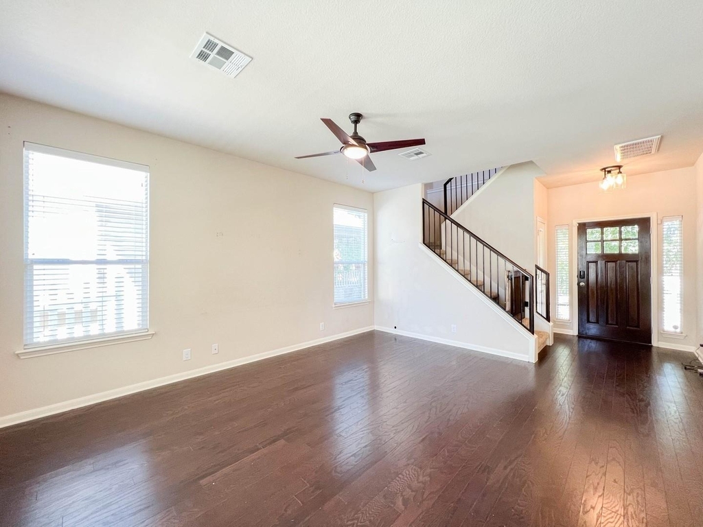 921 Heritage Springs Trl - Photo 3