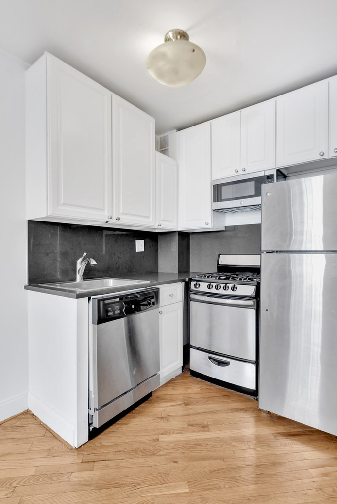 Lexington Avenue - Photo 0