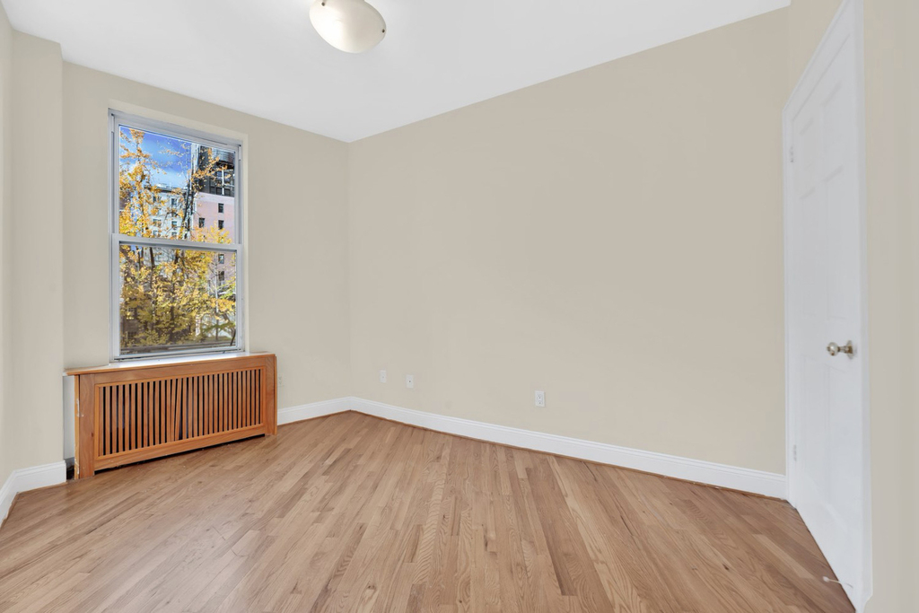 Lexington Avenue - Photo 3