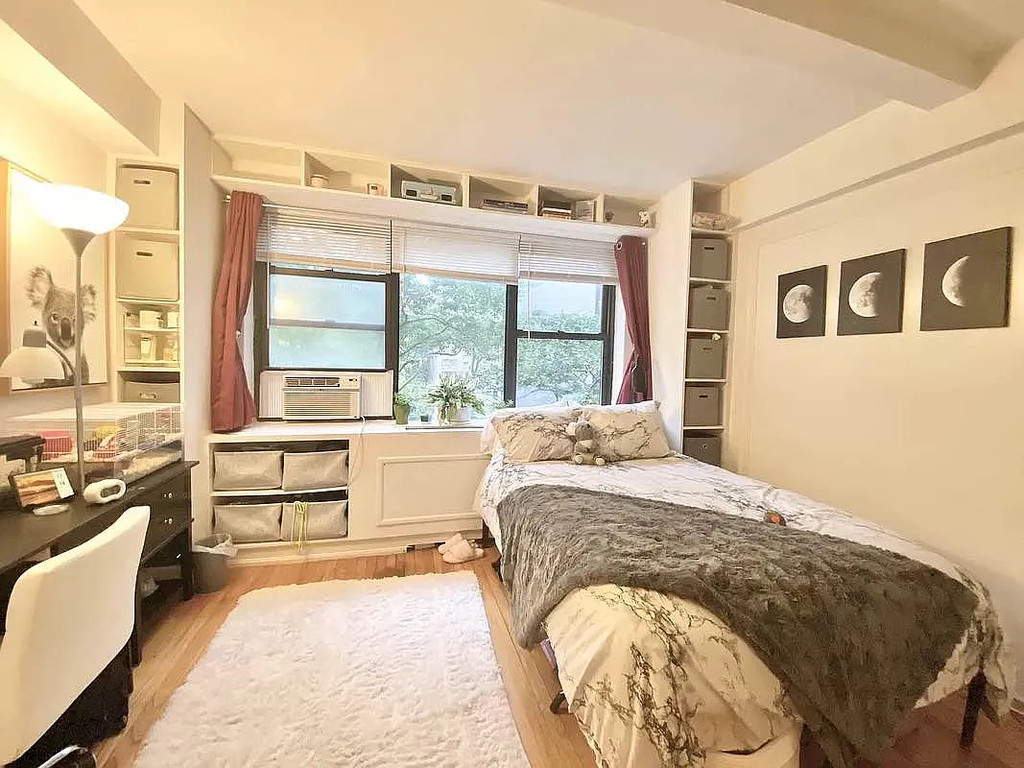 328 East 43rd Street - Photo 2