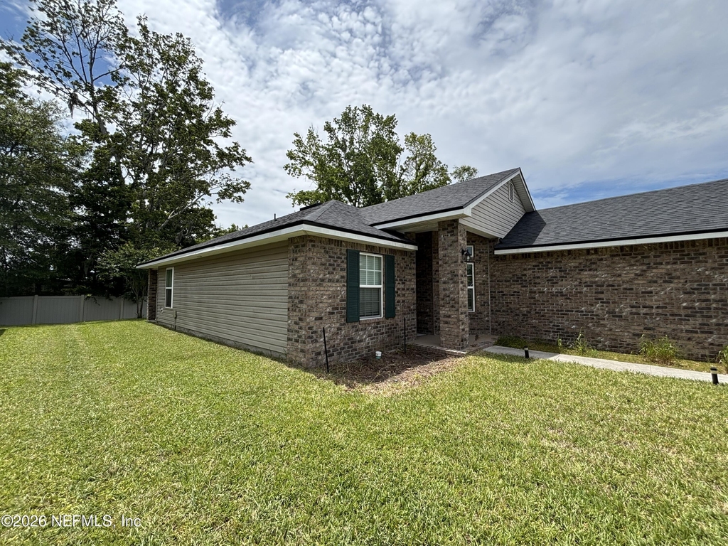 8112 Helmsley Boulevard - Photo 2