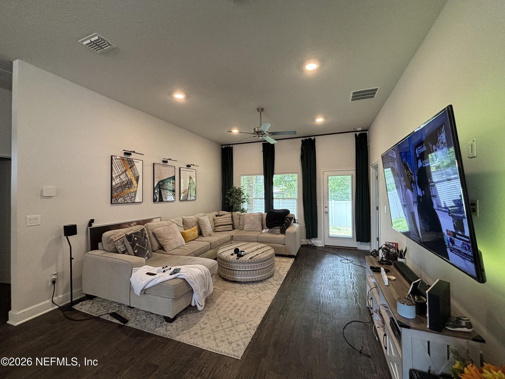 8112 Helmsley Boulevard - Photo 6