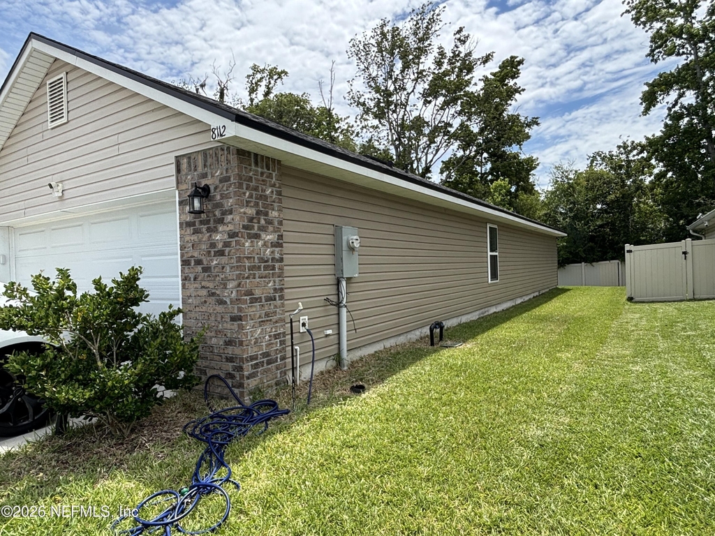 8112 Helmsley Boulevard - Photo 3