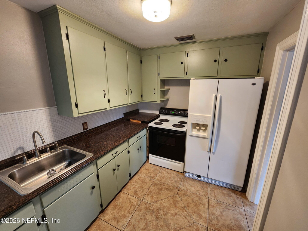 301 Flagler Boulevard - Photo 1
