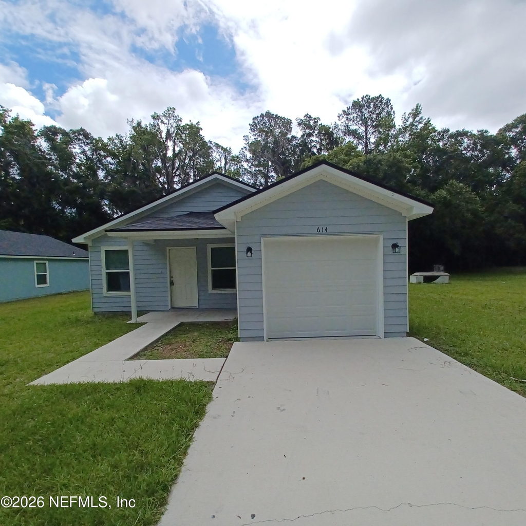 614 Hannah Street - Photo 0