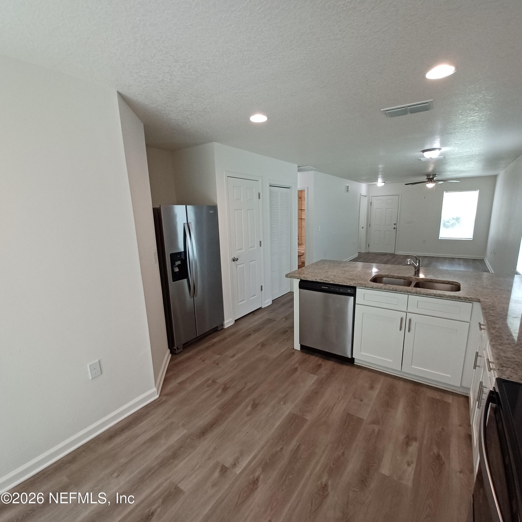 614 Hannah Street - Photo 5