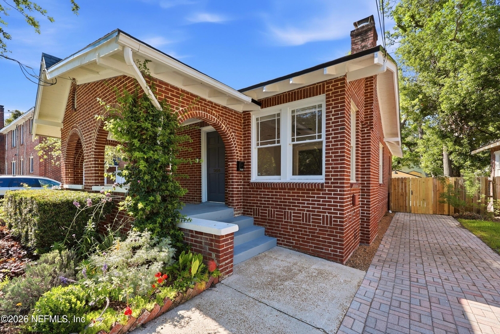 2614 Dellwood Avenue - Photo 1