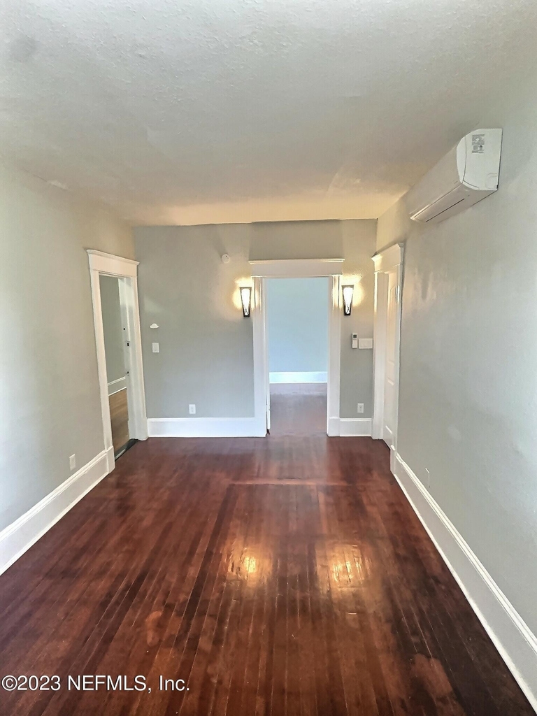 2116 Herschel Street - Photo 2