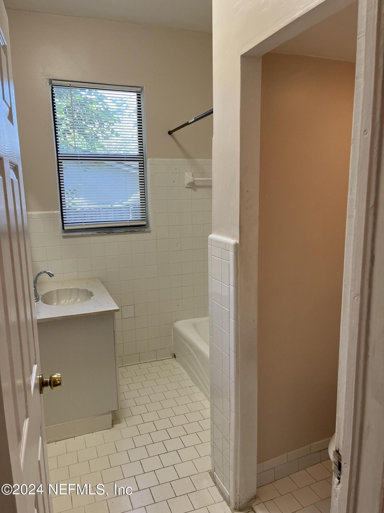 5105 Hollycrest Drive - Photo 4