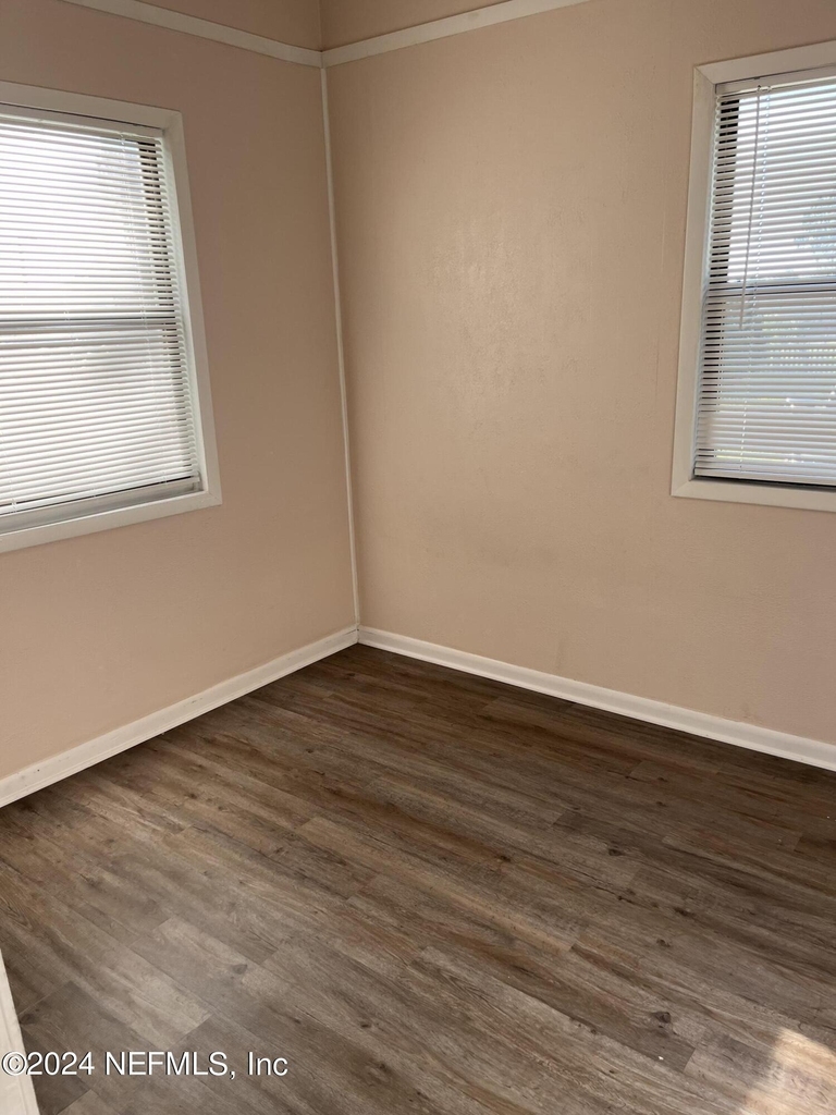5105 Hollycrest Drive - Photo 3