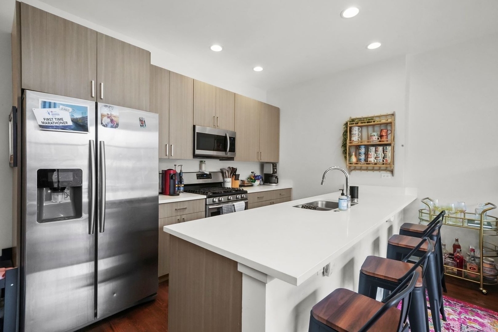 832 W Erie Street - Photo 5