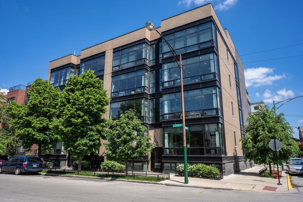 832 W Erie Street - Photo 0