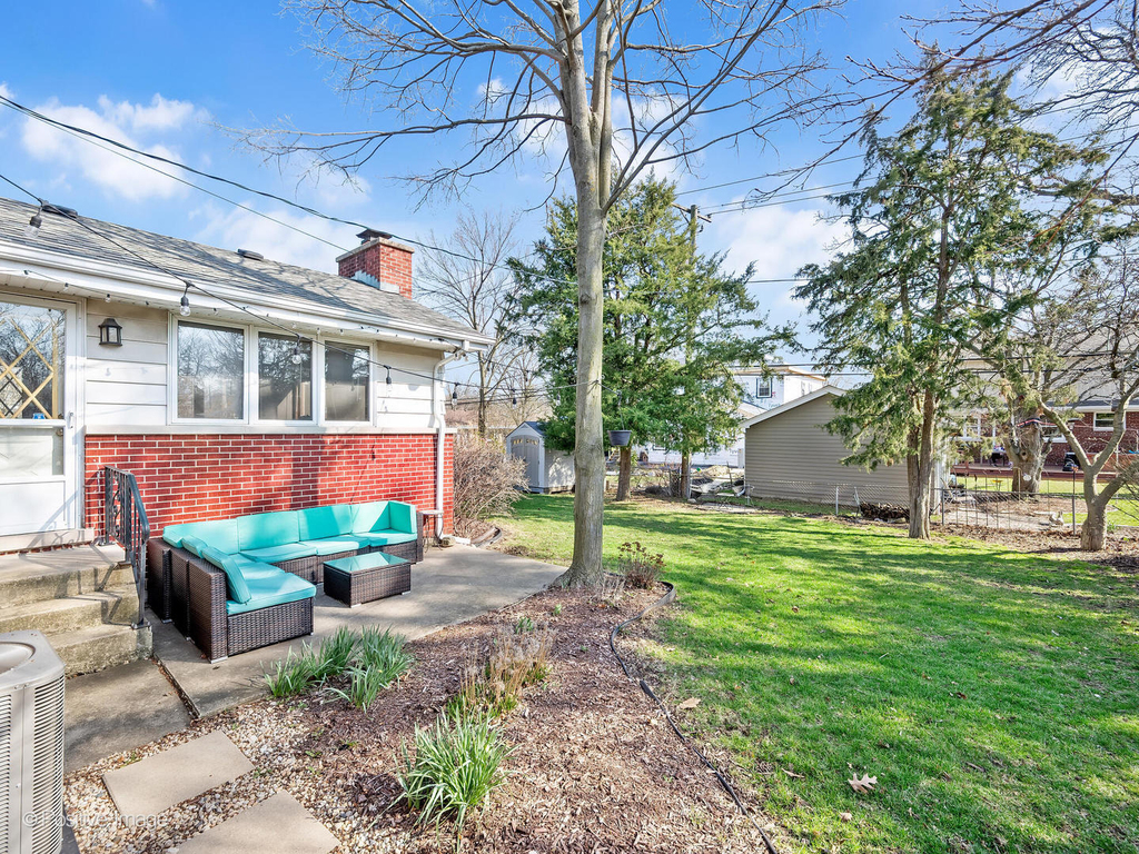392 E Saint Charles Road - Photo 22
