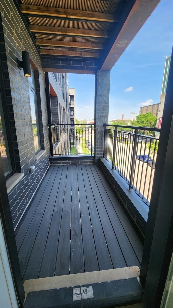 825 E 61st Street - Photo 12