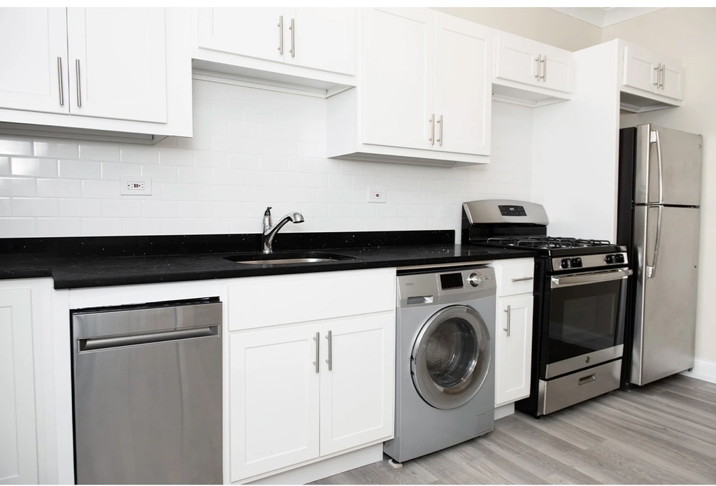 730 W Roscoe Street - Photo 3