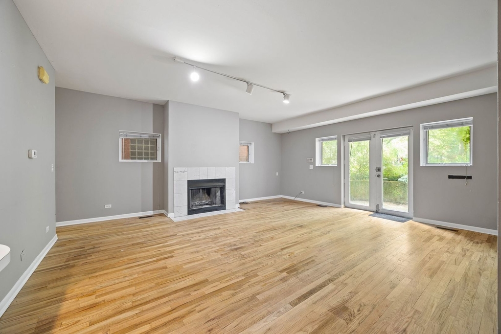 730 W Schubert Avenue - Photo 2