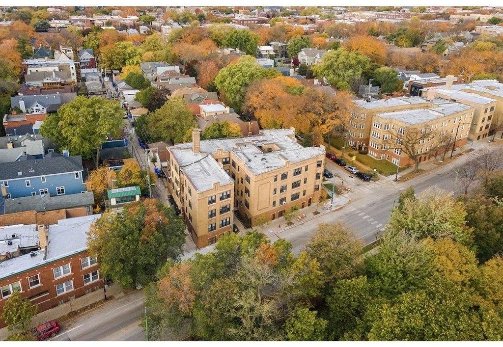 4226 N Clark Avenue - Photo 2