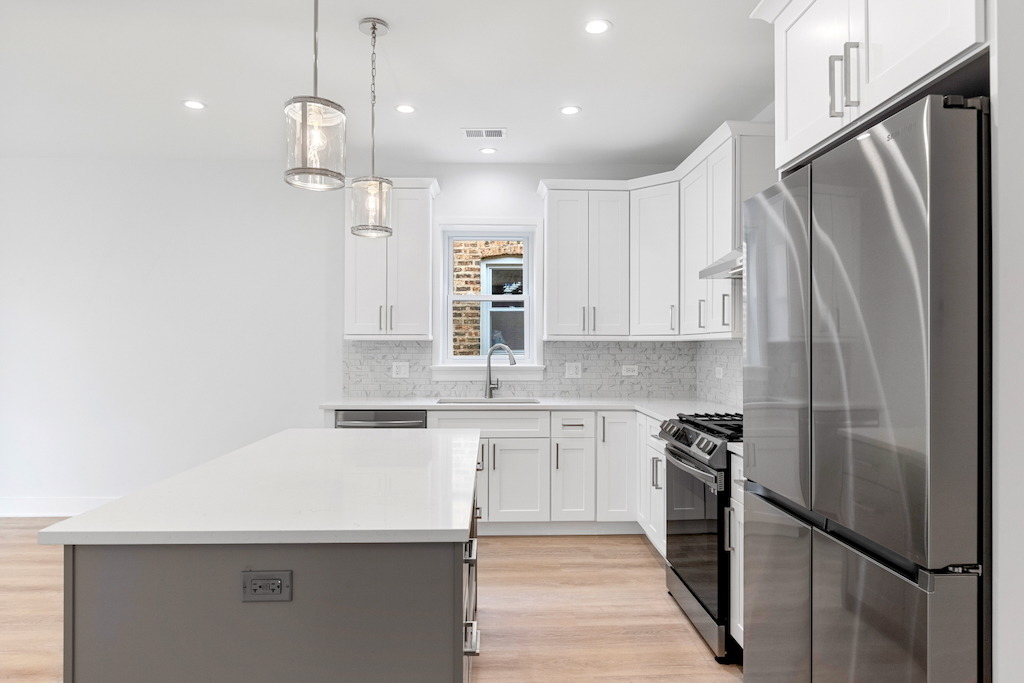 6423 N Washtenaw Avenue - Photo 3