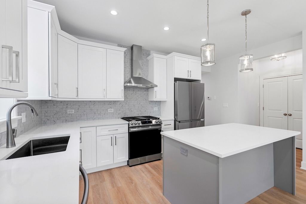 6423 N Washtenaw Avenue - Photo 4