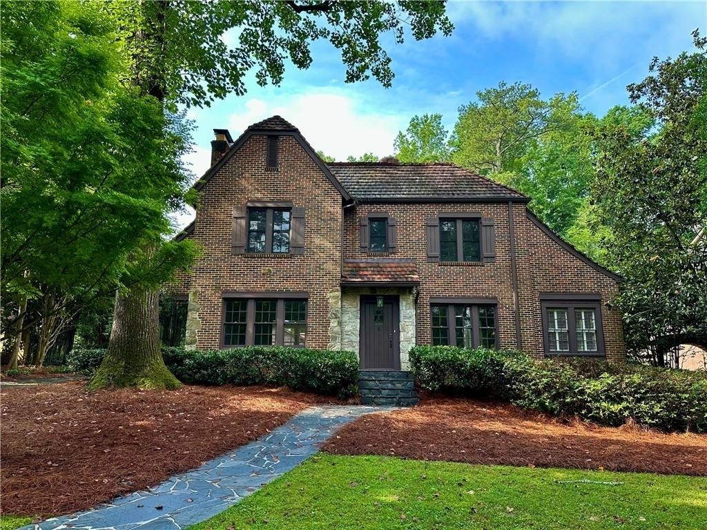 935 Stovall Boulevard Ne - Photo 0
