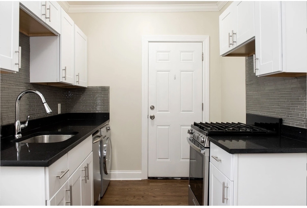3817 N Greenview Avenue - Photo 2