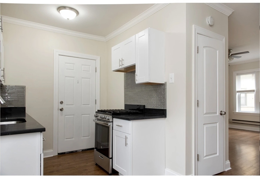 3817 N Greenview Avenue - Photo 3