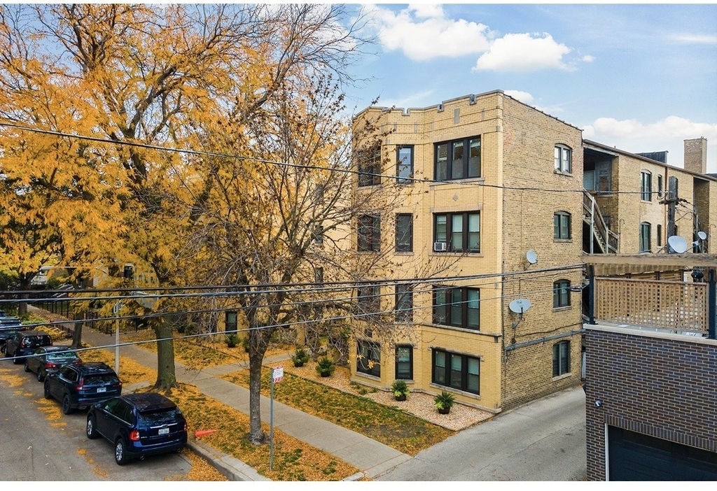 3817 N Greenview Avenue - Photo 1