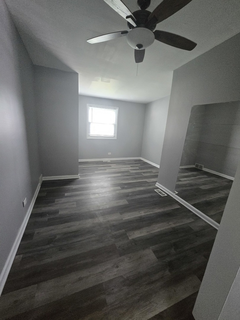 7139 W 74th Street - Photo 11