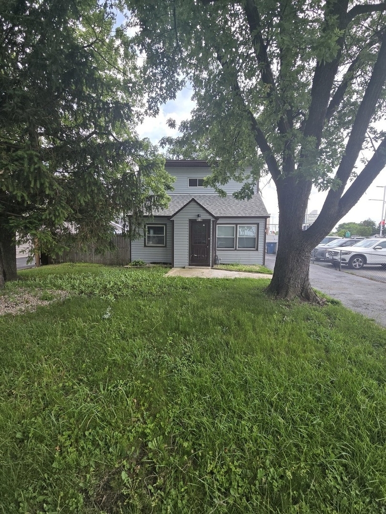 7139 W 74th Street - Photo 1