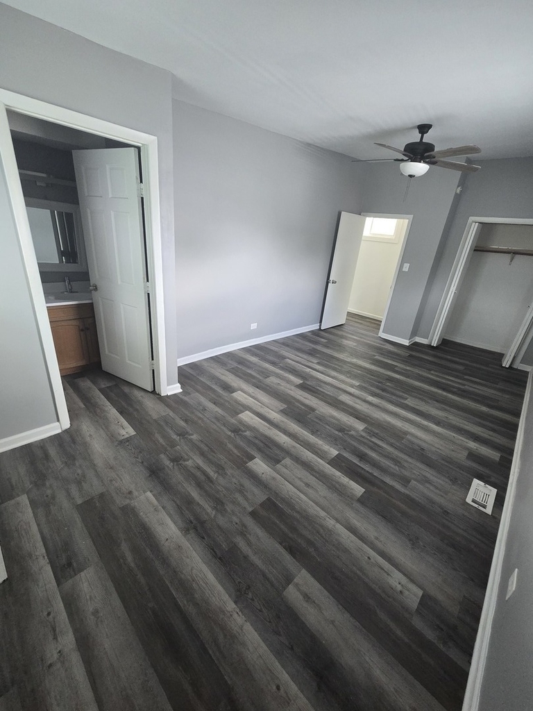 7139 W 74th Street - Photo 13