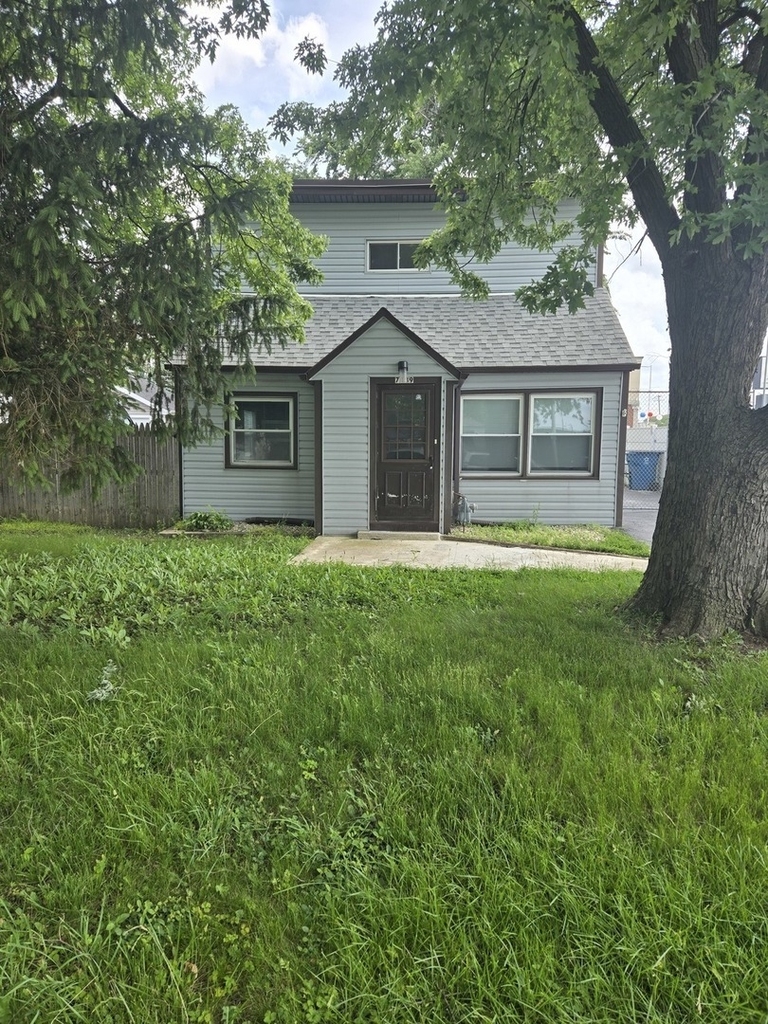 7139 W 74th Street - Photo 0