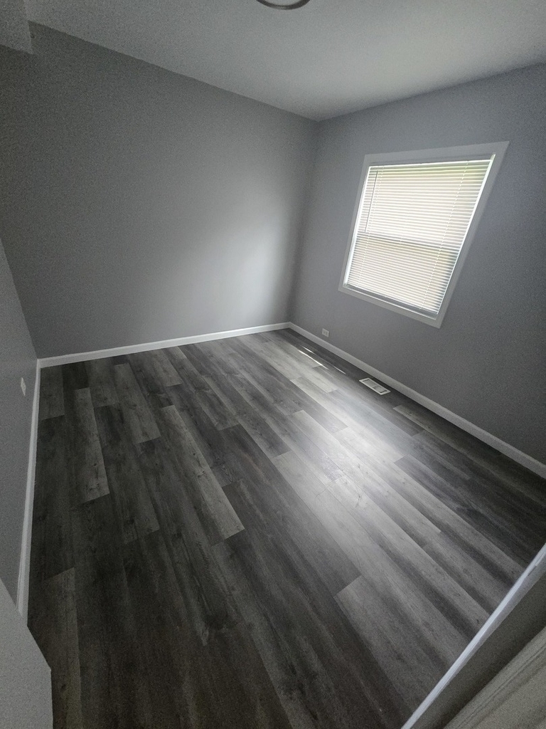 7139 W 74th Street - Photo 8