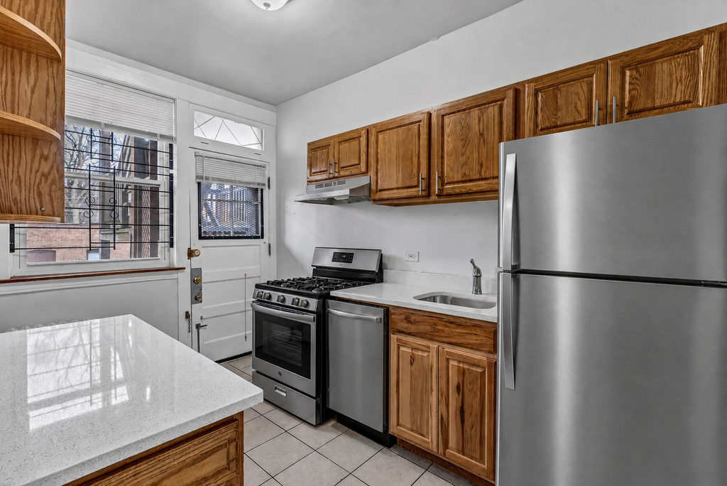 1942 W Farwell Avenue - Photo 7