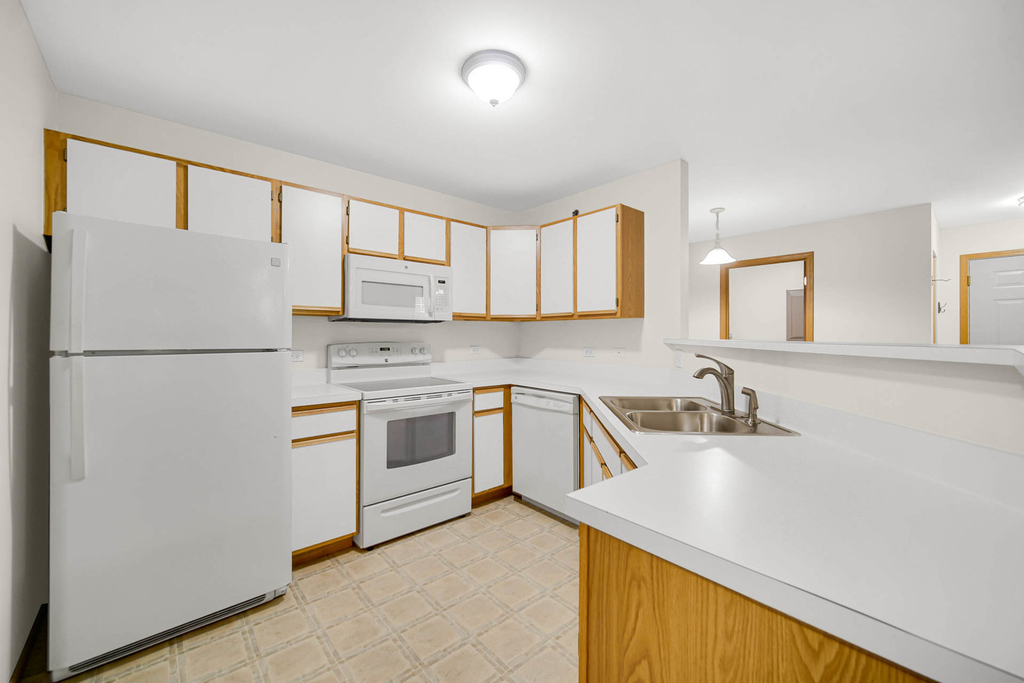 300 Cunat Boulevard - Photo 7