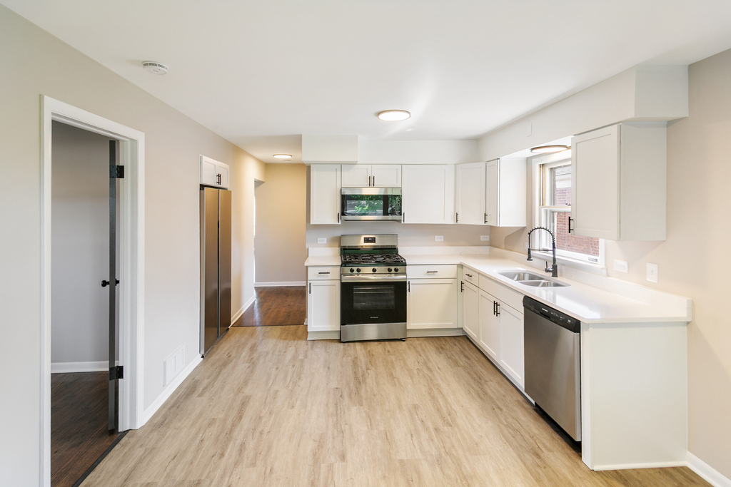 14214 Minerva Avenue - Photo 3