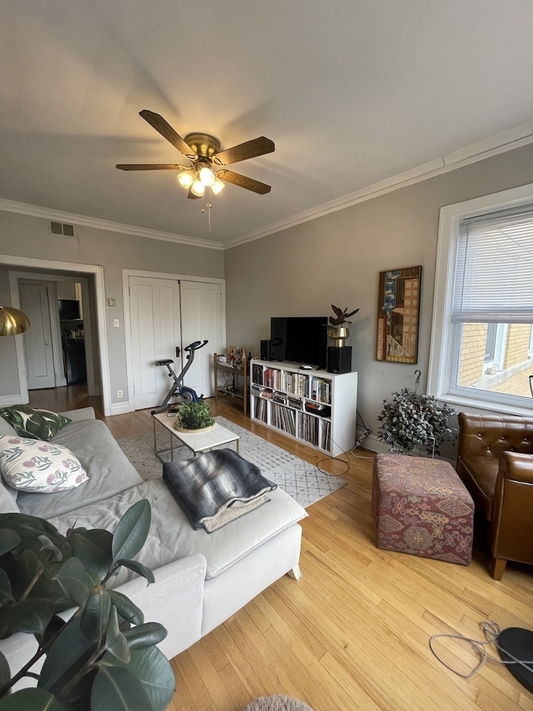 2910 N Albany Avenue - Photo 3