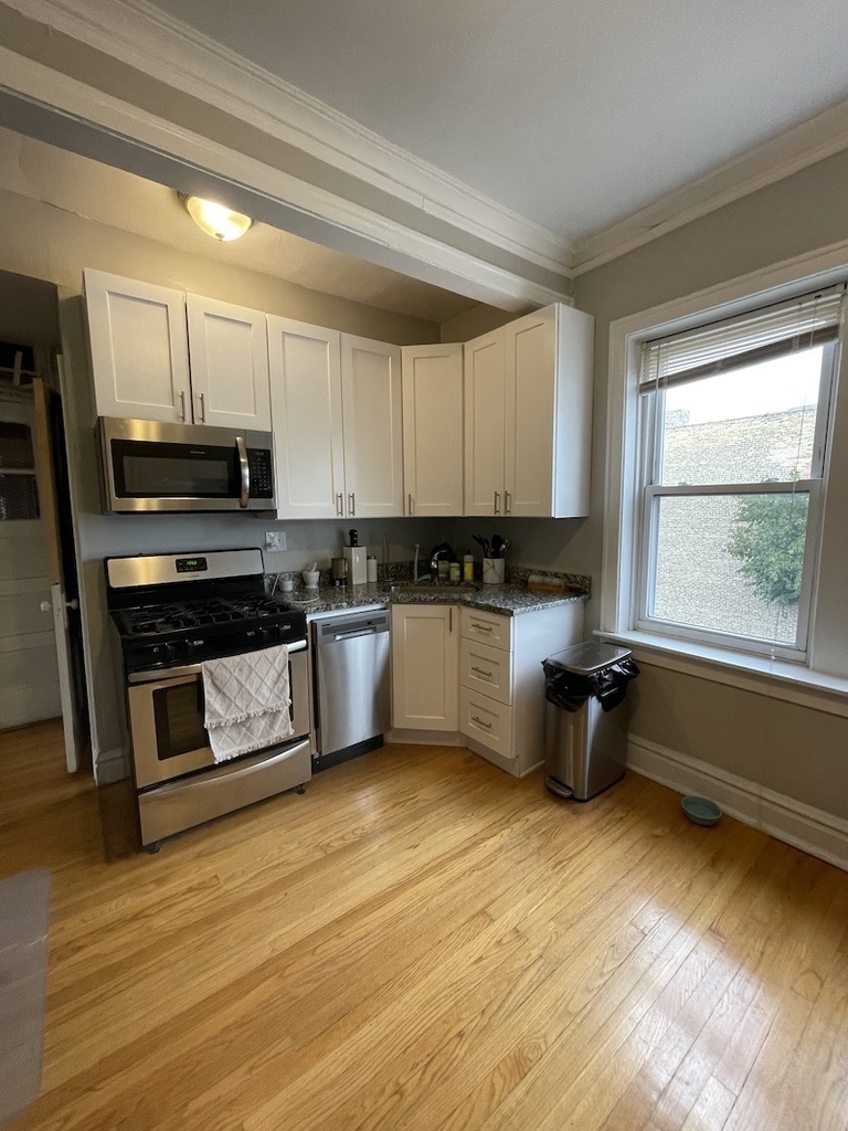 2910 N Albany Avenue - Photo 5