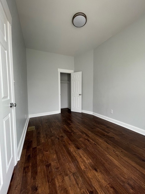 916 W 68th Street - Photo 9