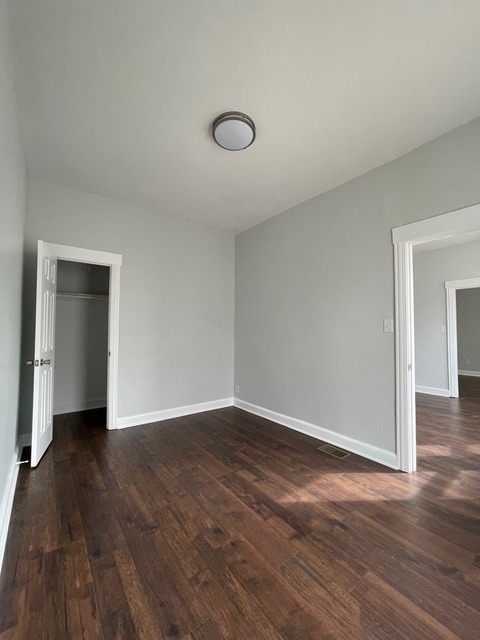 916 W 68th Street - Photo 6