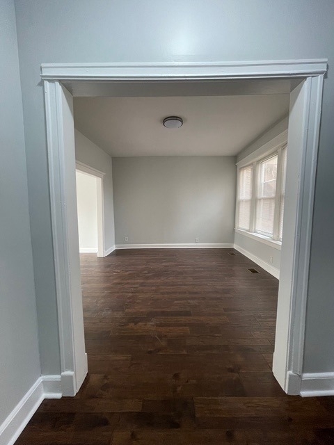 916 W 68th Street - Photo 2
